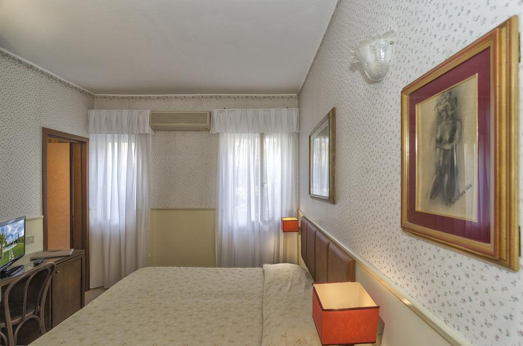 Hotel Verdemare Marina di Pietrasanta Pokoj fotografie